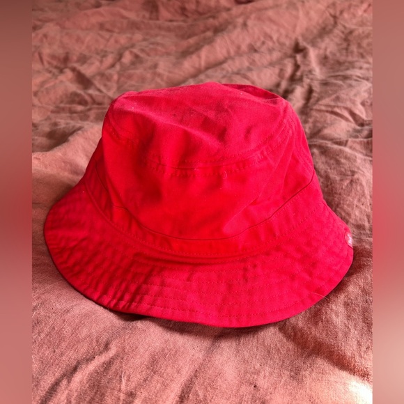 Aritzia TNA Red Bucket Hat | 100% Cotton | S M | New Without Tags - Picture 5 of 5